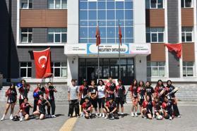 İzmir'deki 500 mevcutlu ortaokulda 200 öğrencinin sporcu lisansı var