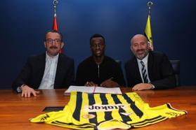 Fenerbahçe, Amara Diouf ile 5 yıllık sözleşme imzaladı