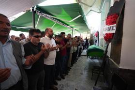 Cesedi Kızılırmak Nehri'ne düşen otomobilde bulunan 2 çocuk annesi toprağa verildi