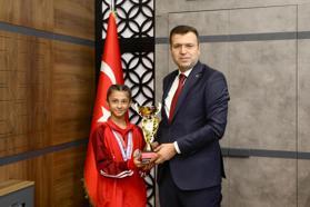 Genç güreşçiler Türkiye şampiyonu oldu