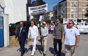Edirne'de Yunanistan Konsolosluğu önüne 'Çamerya soykırımını unutmadık' yazılı çelenk bıraktılar