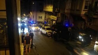 Beyoğlu'nda patlayıcı bırakılan sokaktaki bina, araç ve iş yerlerinde hasar oluştu