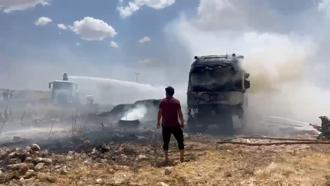 Şanlıurfa’da saman yüklü TIR yandı