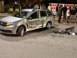 Suşehri'nde 3 aracın karıştığı zincirleme kazada 5 kişi yaralandı