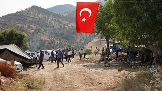 Şırnak'ta 40 aile, 32 yıl sonra geldikleri köylerine çadır kurup kesin dönüş için başvuru yaptı