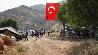 Şırnak'ta 40 aile, 32 yıl sonra geldikleri köylerine çadır kurup kesin dönüş için başvuru yaptı