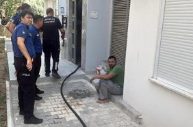 Annesiyle tartışıp kendisini kilitlediği odayı ateşe verdi, kapı kırılarak kurtarıldı