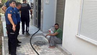Annesiyle tartışıp kendisini kilitlediği odayı ateşe verdi, kapı kırılarak kurtarıldı