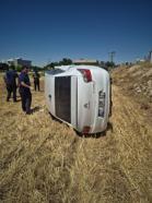 Mardin’de otomobil şarampole devrildi: 2 yaralı