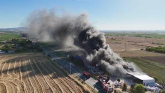Edirne’de inşaat ve mantolama malzemesi deposunda yangın