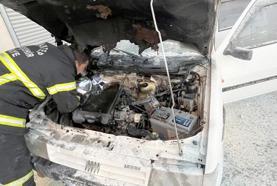 Gaziantep'te park halindeki otomobil yandı