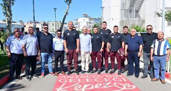 Kepez'in pehlivanları dualarla Tarihi Kırkpınar'a uğurlandı