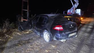 Elektrik direğine çarpan otomobilin alkollü sürücüsü ağır yaralandı