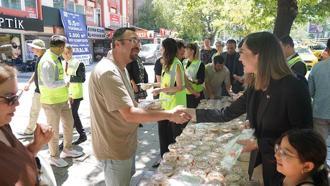 Alevi-Bektaşi Kültür ve Cemevi Başkanlığı'ndan 3 bin kişilik aşure ikramı