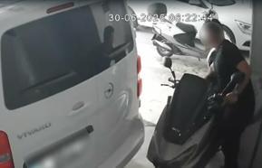İzmir'de motosiklet hırsızlığı kamerada
