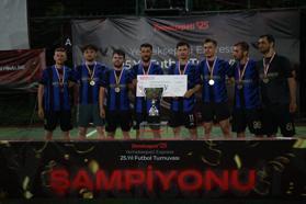 Yemeksepeti Express 25’inci Yıl Futbol Turnuvası’nın şampiyonu ‘Saatte 3’ takımı oldu