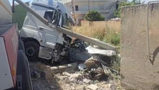 Mardin'de tankerin çarparak sürüklediği otomobilin sürücüsü yaralandı