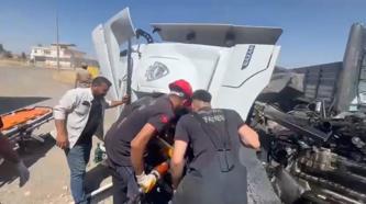 Şanlıurfa'da TIR ile kamyon çarpıştı; 1 ölü, 1 yaralı