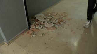Gaziosmanpaşa'da yıkım sırasında bitişikteki iki apartmanın duvarlarında hasar oluştu; baba ve çocuğunun üzerine molozlar düştü