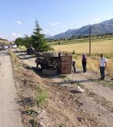 Traktör şarampole devrildi, sürücü yaralandı