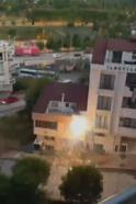 Arnavutköy'de elektrik direğinde yaşanan patlamalar paniğe neden oldu