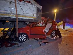 TIR'a arkadan çarpan otomobilin sürücüsü öldü
