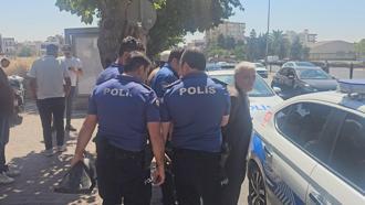 Durakta bekleyen eşini vurdu, polise teslim oldu