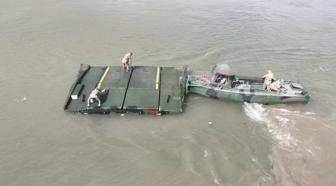 Mehmetçikten Fırat nehri üzerine 240 metrelik yüzer köprü