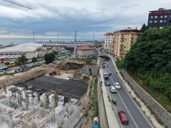 Rize'de yurt inşaatının kazısında istinat duvarı ve yol çöktü: 3 bina tahliye edildi