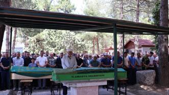 Amasya’daki kazada ölen anne ve 2 oğlu toprağa verildi
