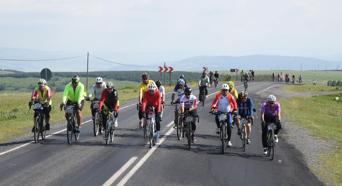 Ardahan'da Bisiklet Festivali’nde bin kişi pedal çevirdi