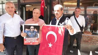 Esenler’de 15 Temmuz öncesi esnafa Türk bayrağı dağıtıldı
