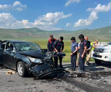 Minibüs ile otomobil çarpıştı: 7 yaralı