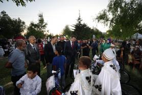 Osmanlı geleneği yaşatılarak çocuklar toplu sünnet edildi