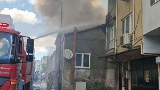Yangında 3 ev kullanılamaz hale geldi; şüpheli gözaltında