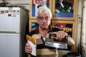 15 metrekarelik dükkanında, 50 yıldır aynı ütüyle 'ütü tostu' yapıyor