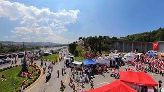 15 Temmuz darbe girişiminin 10'uncu yılında binlerce kişi 15 Temmuz Hafıza Müzesi’ne yürüdü