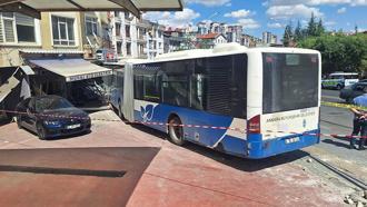 Ankara'da belediye otobüsü iş yerine girdi: 7 yaralı