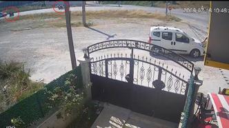 İki motosikletin çarpıştığı kaza kamerada; sürücü ile eşi öldü, oğulları ağır yaralandı