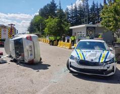 Kamyonla çarpışan otomobil takla attı: 1 çocuk öldü, 3 yaralı