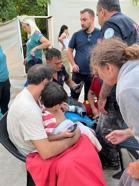 Kolu havuzun emiş borusuna sıkışan 4 yaşındaki çocuk, itfaiye ekiplerince kurtarıldı