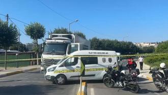 Küçükçekmece'de kamyonun çarptığı kadın öldü