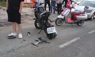 Otomobile arkadan çarpan motosikletteki 2 kişi yaralandı