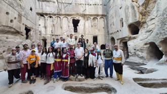 Geleneksel okçular Gümüşler Manastırı'nı keşfetti