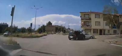 7 kişinin yaralandığı kaza araç kamerasında