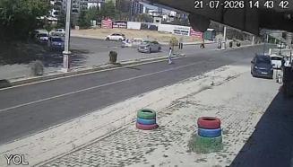 Elazığ’da 3 kişinin yaralandığı kaza kamerada
