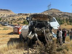 Mardin’de kayalıklara çarpan tankerin şoförü yaralandı