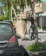 7'nci kattan düşen halı, mağaza çalışanının başına isabet etti