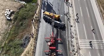 Çekmeköy’de hafriyat kamyonu takla attı; şoför ağır yaralandı