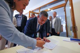 Özgür Özel'in partisinin adı 'Yeni Parti' oldu (6)